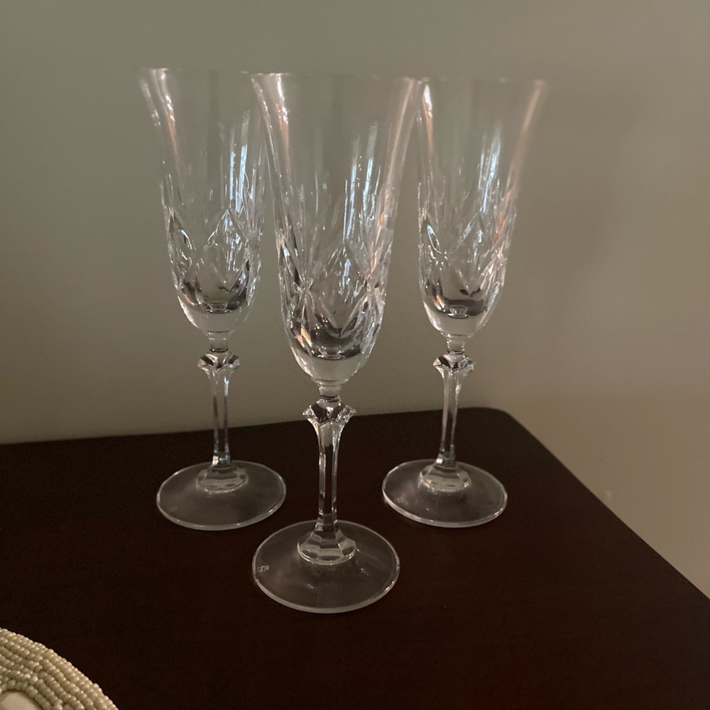 Elegant Crystal Champagne Flutes